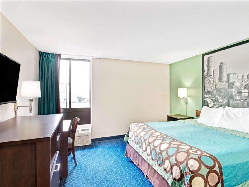 Super 8 By Wyndham Brockton Hotel Luaran gambar