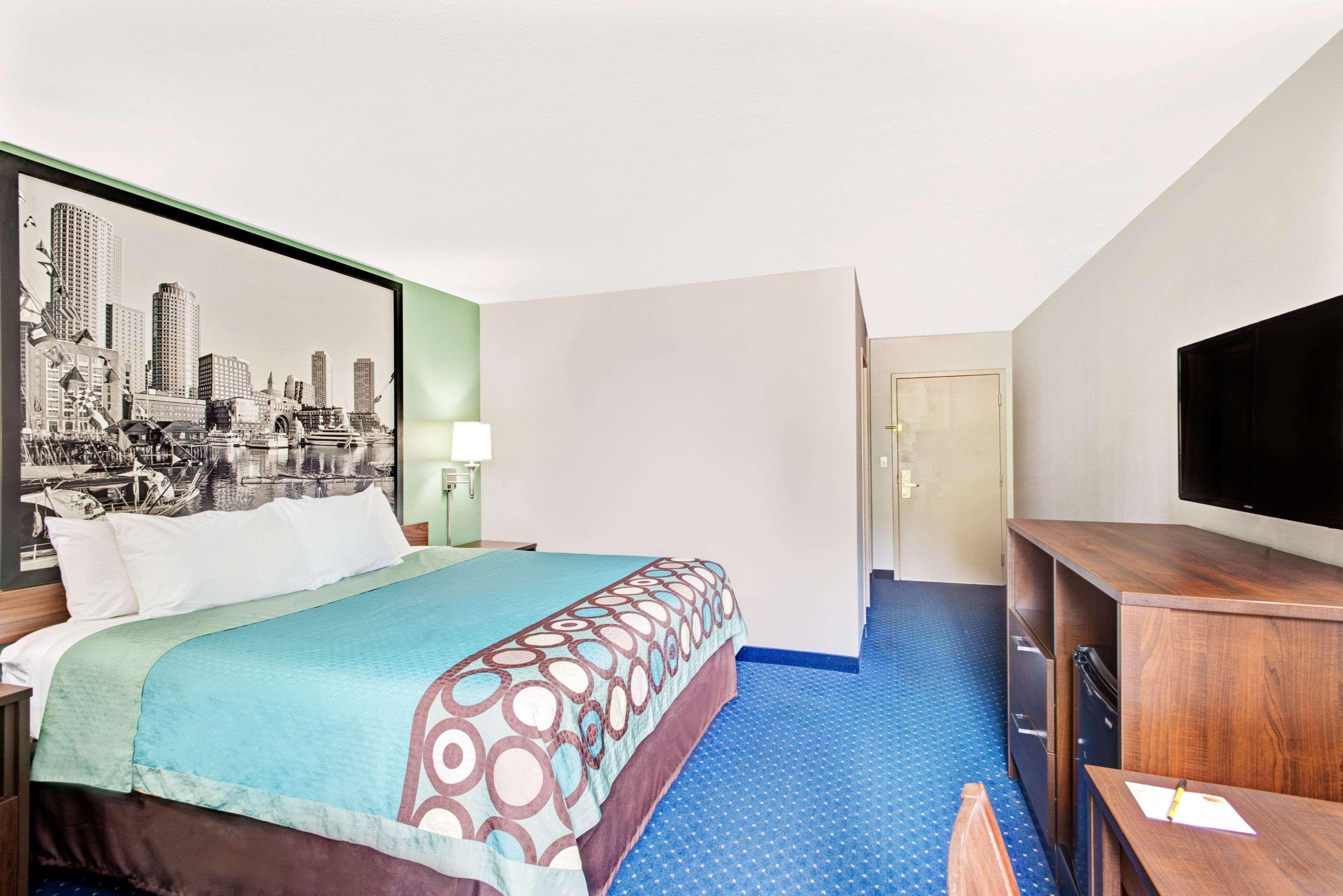 Super 8 By Wyndham Brockton Hotel Luaran gambar
