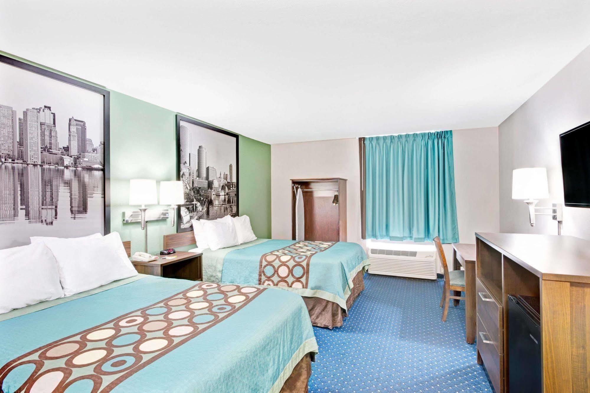 Super 8 By Wyndham Brockton Hotel Luaran gambar